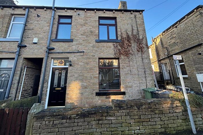 2 Bedroom End Of Terrace House To Rent In Wellington Street, Huddersfield, HD3