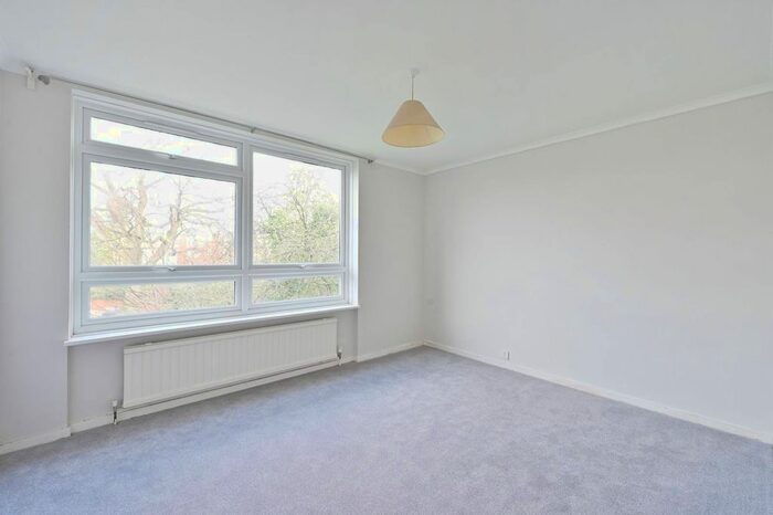 2 Bedroom Flat To Rent In Putney Heath Lane, Putney, London, SW15