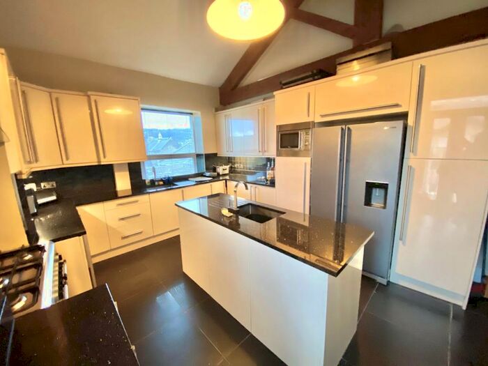 2 Bedroom Apartment To Rent In Southgate, Elland, HX5