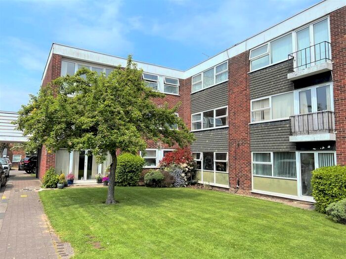 1 Bedroom Flat To Rent In Hutton Road, Shenfield, Brentwood, CM15
