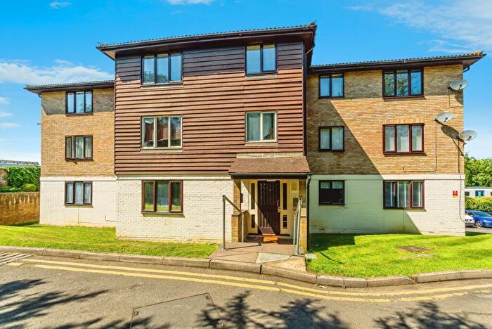 1 Bedroom Flat For Sale In Fairbairn Close, Purley, CR8
