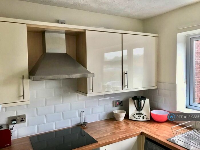2 Bedroom Flat To Rent In Abbotswood, Yate, Bristol, BS37