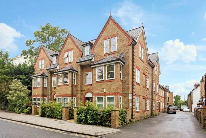 2 Bedroom Flat To Rent In St. Leonards Road, Windsor, SL4