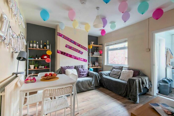 4 Bedroom Terraced House To Rent In North Sherwood Street, Nottingham, NG1