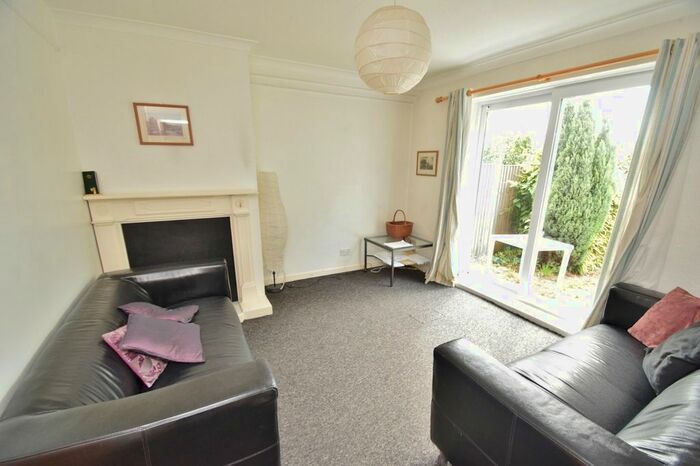3 Bedroom Semi-Detached House To Rent In Cromwell Road, Winchester, SO22