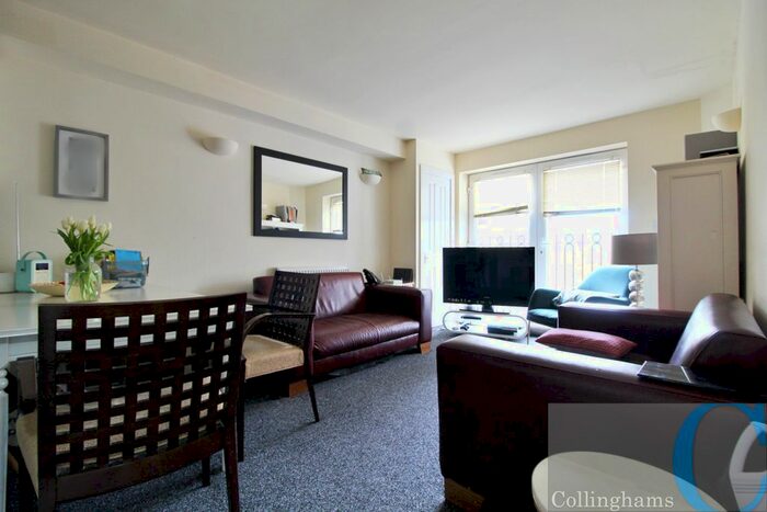 2 Bedroom Flat To Rent In Robinson Road, London, SW17