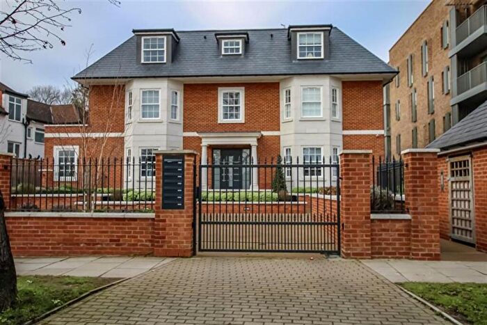 3 Bedroom Apartment To Rent In Stoneways, Tenterden Grove, Hendon, NW4