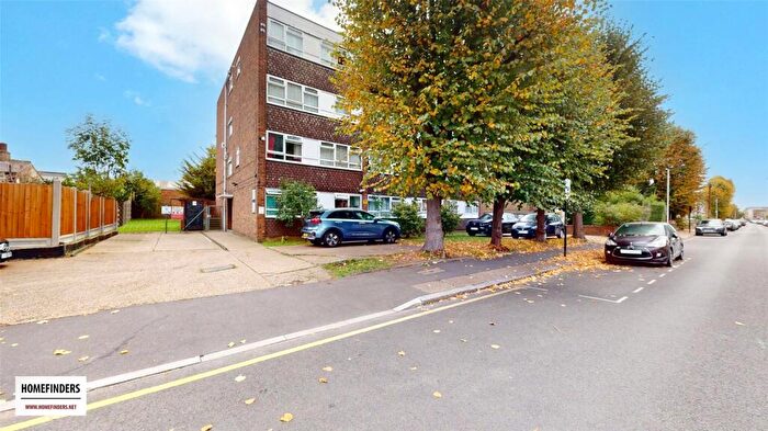 2 Bedroom Apartment For Sale In Carnarvon Road, Stratford, E15