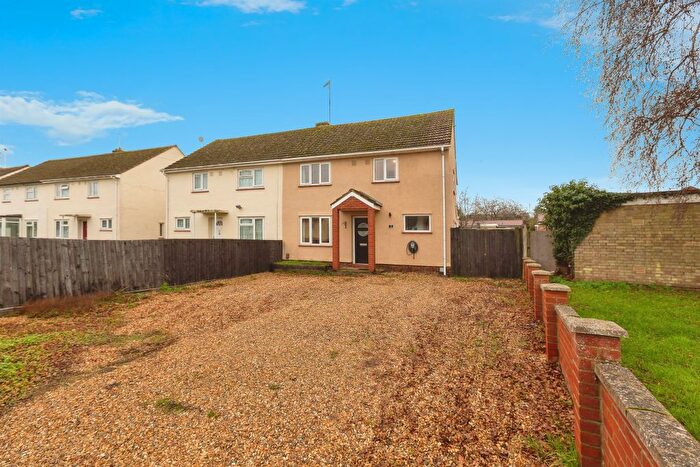 4 Bedroom Semi Detached House For Sale In Nelson Road, Leighton Buzzard, LU7