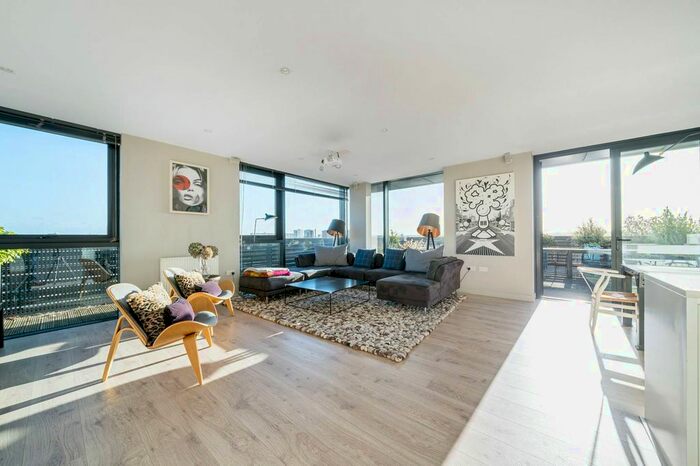 2 Bedroom Flat To Rent In Amelia Street, Elephant And Castle, London, SE17