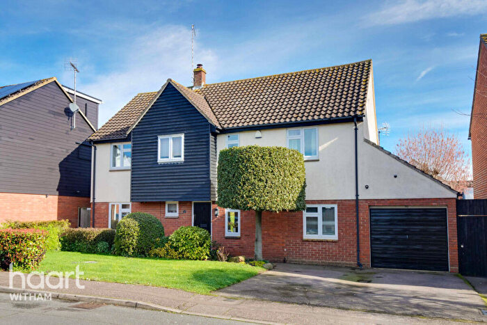 5 Bedroom Detached House For Sale In Augustus Way, Witham, CM8