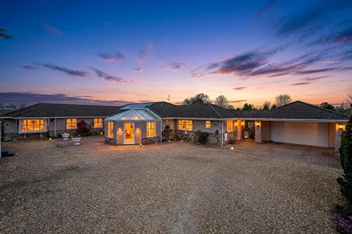 3 Bedroom Detached Bungalow For Sale In Wrexham Road, Pontblyddyn, CH7