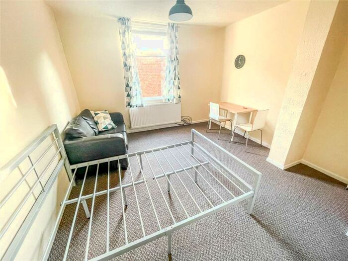 1 Bedroom Flat To Rent In Beaconsfield, Manchester, Greater Manchester, M14