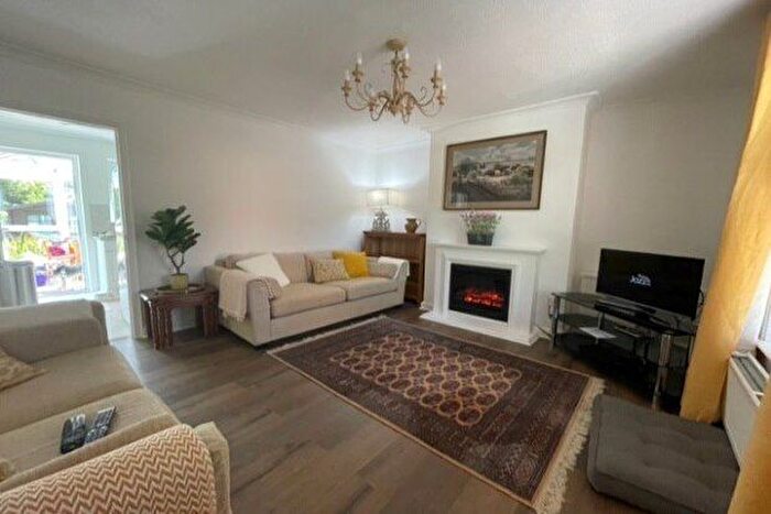 2 Bedroom Property To Rent In Manor Road, Tunbridge Wells, TN4