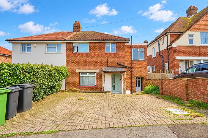 3 Bedroom Semi-Detached House For Sale In Parker Road, Hastings, TN34