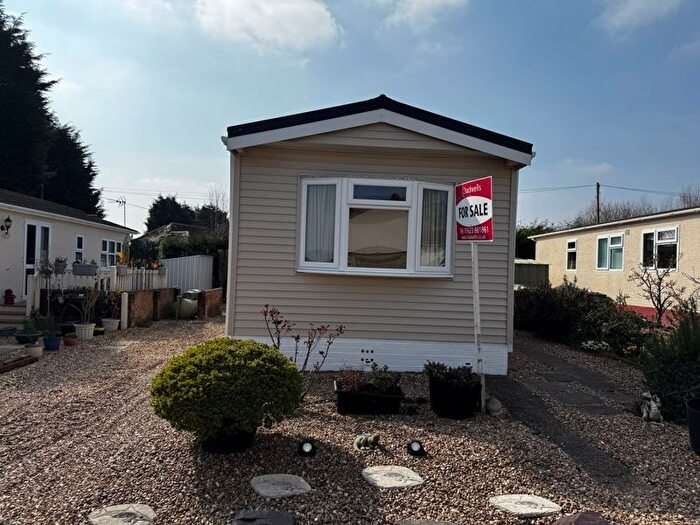 2 Bedroom Mobile/park Home For Sale In Sherwood Park, Walesby, Newark, NG22