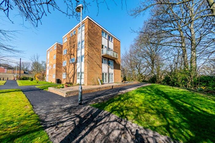 3 Bedroom Maisonette For Sale In Park Lea, Town Street, Middleton, Leeds, LS10