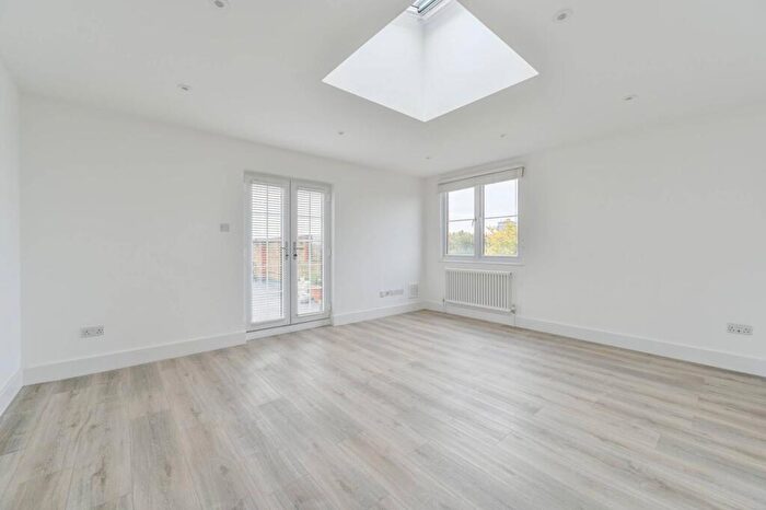 1 Bedroom Flat To Rent In Este Road, Clapham Junction, London, SW11