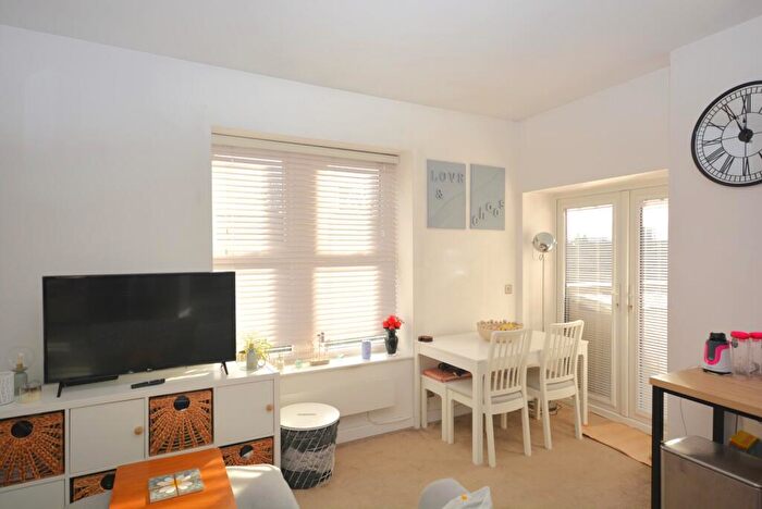 1 Bedroom Apartment To Rent In Hopewell Terrace, Horsforth, Leeds, West Yorkshire, LS18