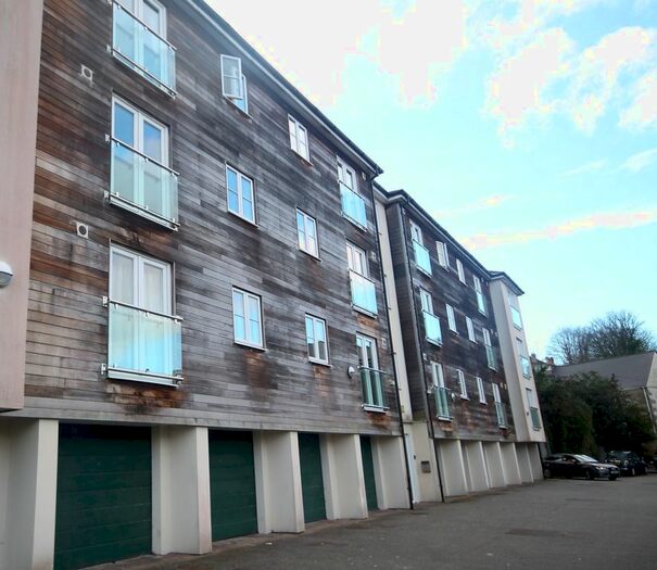 2 Bedroom Flat To Rent In Tresooth Lane, Penryn TR10