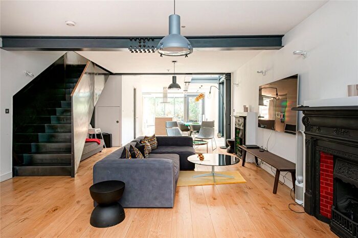 4 Bedroom Detached House To Rent In Oxford Gardens, Notting Hill, London, W10