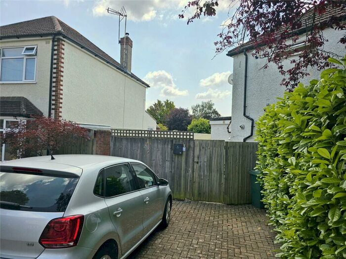 2 Bedroom End Of Terrace House To Rent In Hitchings Way, Reigate, Surrey, RH2
