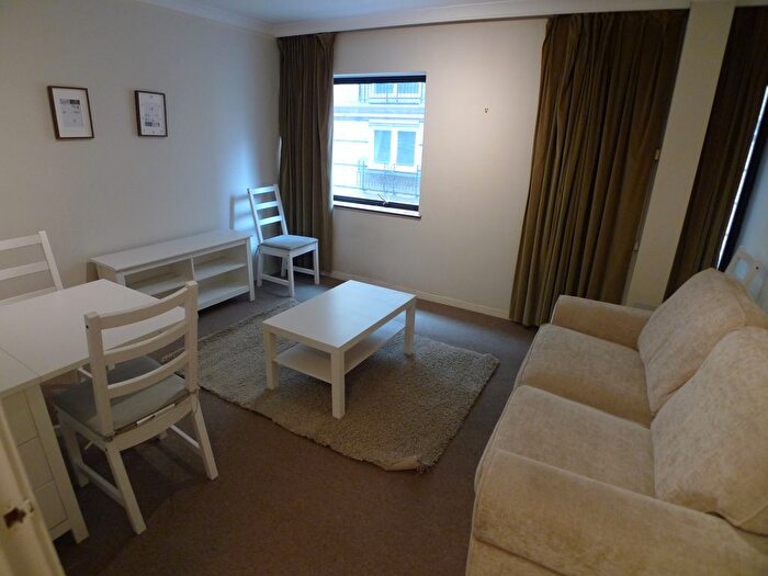 1 Bedroom Flat To Rent In Upper Thames Street, City Of London, EC4V