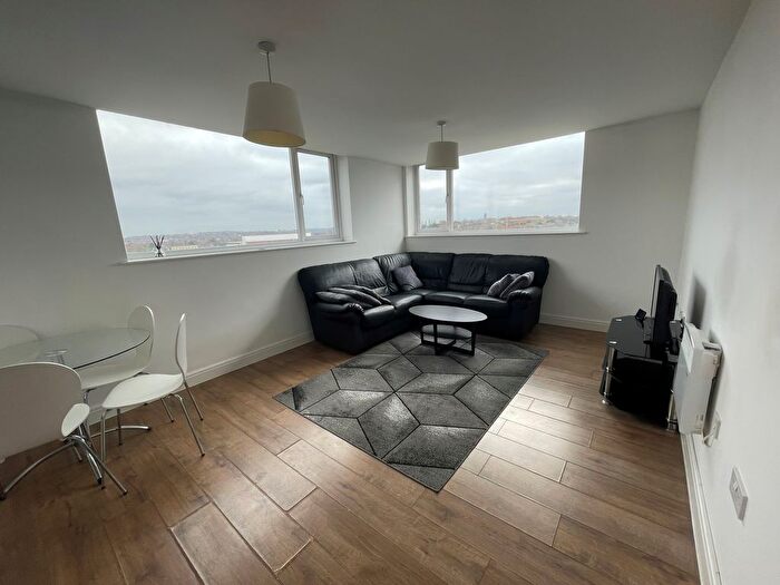 3 Bedroom Flat To Rent In Mere Bank, Liverpool, L17