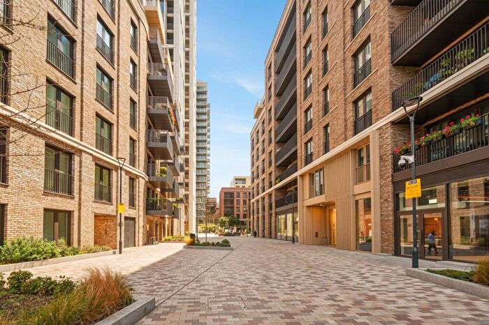 Studio To Rent In Cendal Crescent, Whitechapel, London, E1