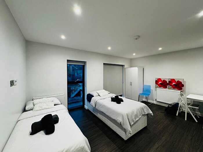 Studio To Rent In Hassop Road, London, NW2