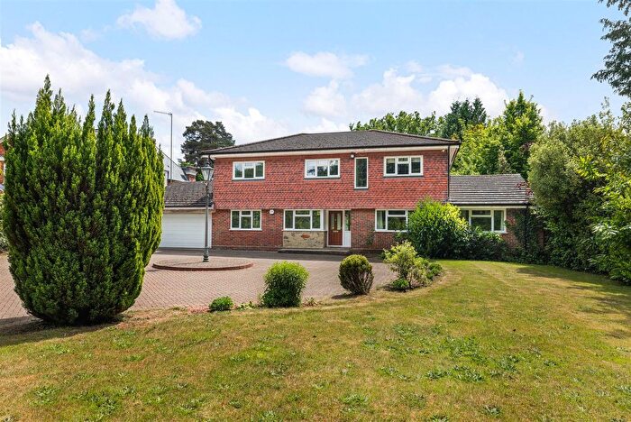 5 Bedroom Detached House To Rent In Mark Way, Godalming, GU7