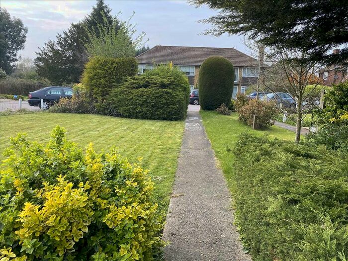 2 Bedroom Maisonette To Rent In Trinity Close, Bromley, BR2