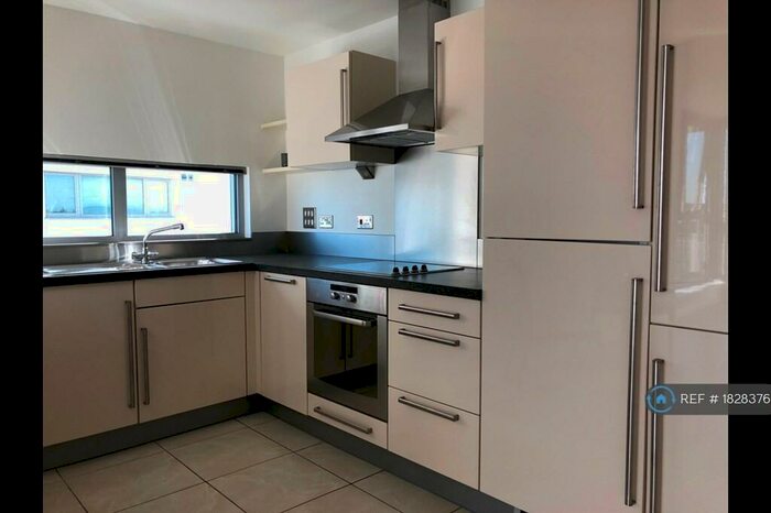 1 Bedroom Flat To Rent In Mercury Gardens, Romford, RM1