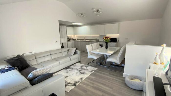 2 Bedroom Apartment To Rent In Baddlesmere Drive, Kings Hill, ME19