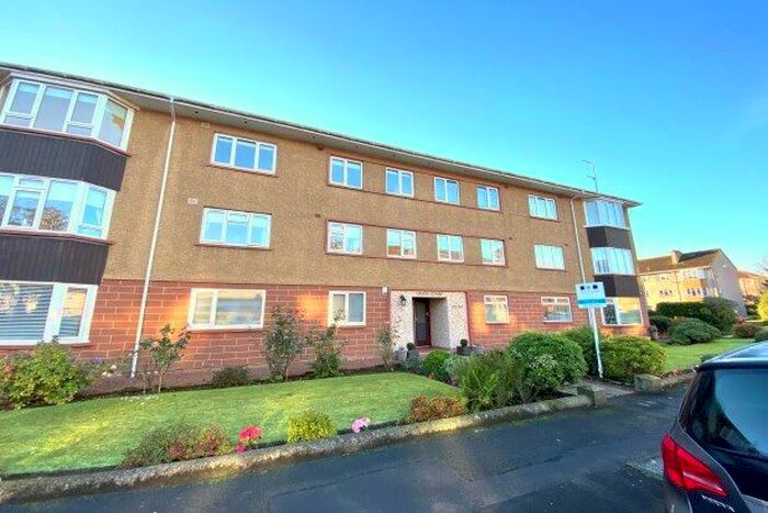 3 Bedroom Flat To Rent In 3 Broomhill Avenue, Glasgow G77