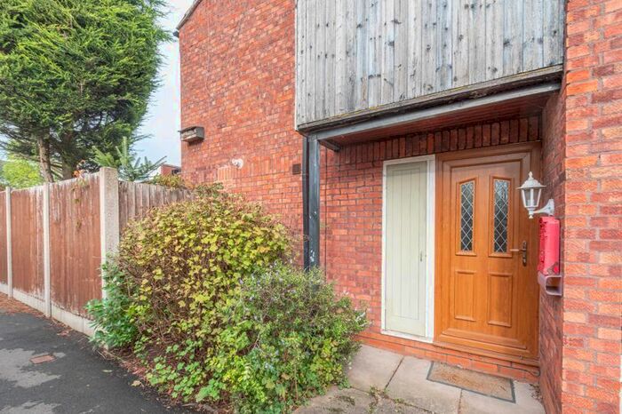 3 Bedroom Semi-Detached House To Rent In Sutton Close, Winyates West, Redditch, B98