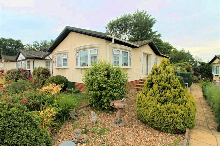 3 Bedroom Mobile Home For Sale In The Firs Park, Woodside Lane, AL9