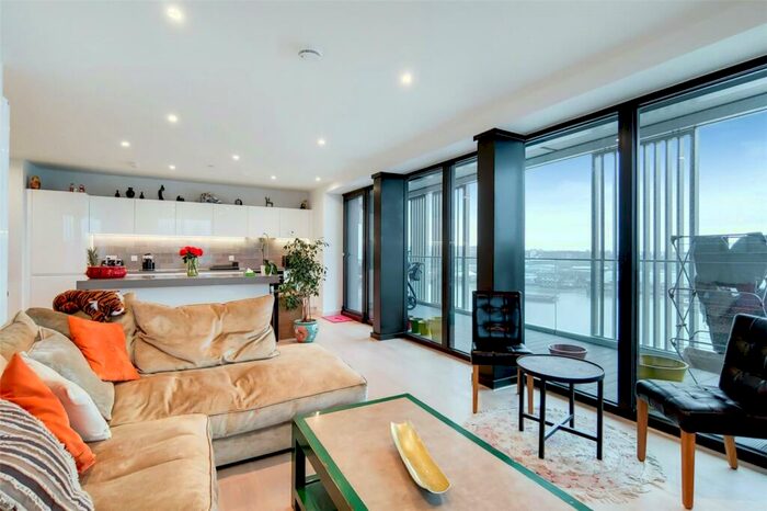 3 Bedroom Apartment To Rent In Bonnet Street, London, E16