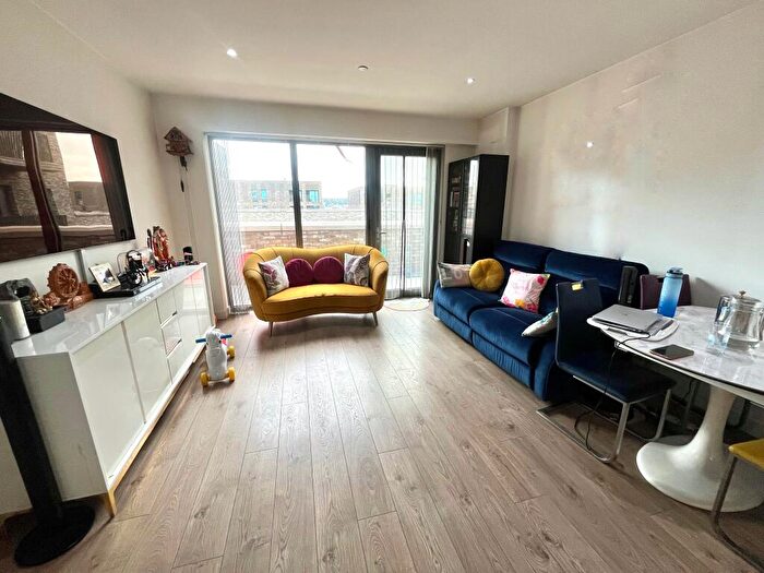 2 Bedroom Flat To Rent In Gallions Reach, E6