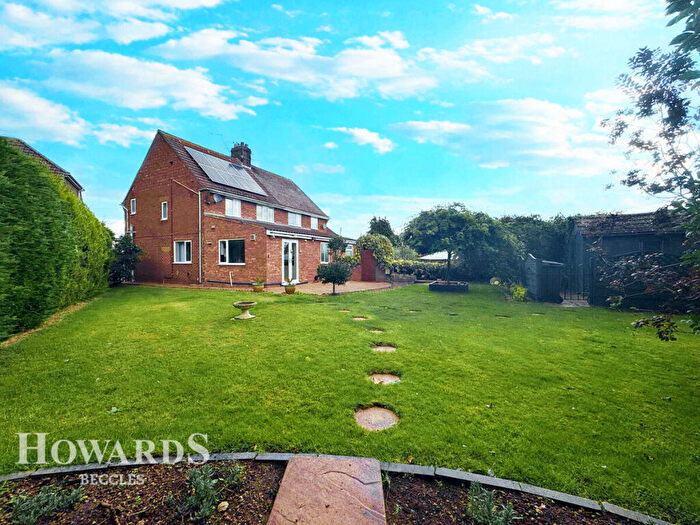3 Bedroom Semi-Detached House For Sale In Castle Hill, Beccles, NR34