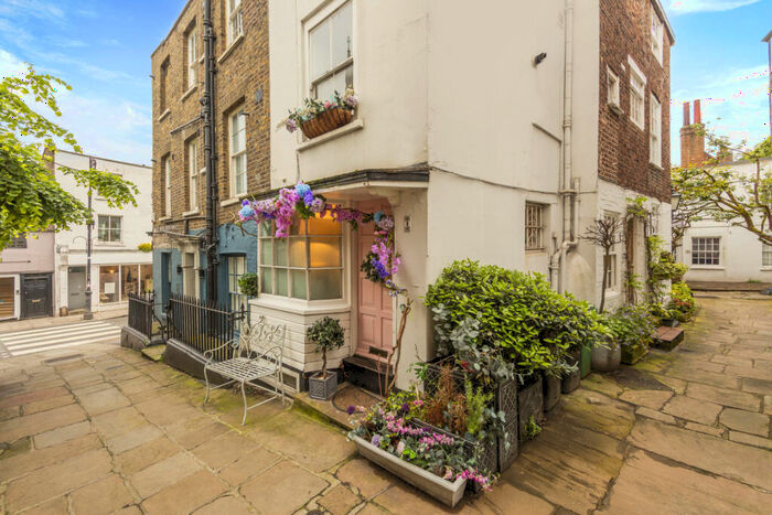 2 Bedroom End Of Terrace House To Rent In Golden Yard, Holly Bush Steps, NW3