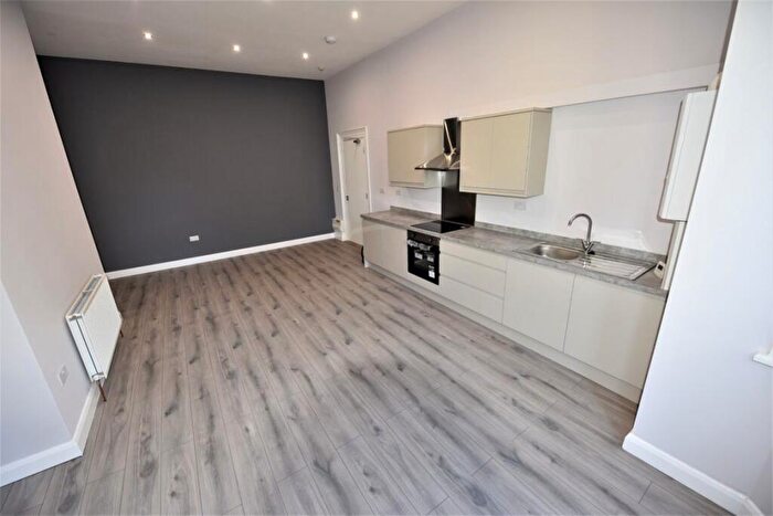 2 Bedroom Flat To Rent In Springwood Road Flat, LS8