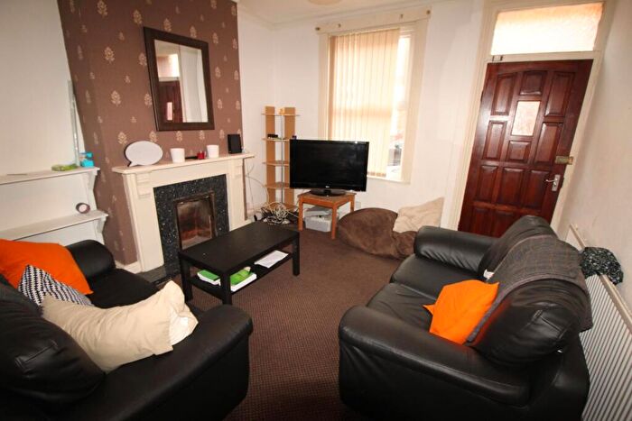 5 Bedroom House To Rent In Welton Place, Leeds, LS6