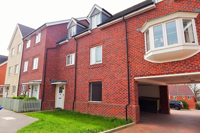 3 Bedroom Coach House To Rent In Jubilee Drive, Crookham Park, Church Crookham, GU52