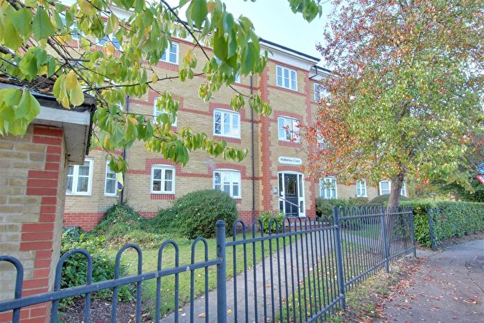 2 Bedroom Flat To Rent In Newsholme Drive, London, N21