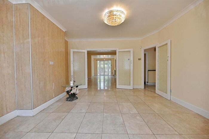 3 Bedroom Terraced House To Rent In Mapleleafe Gardens, Barkingside, IG6
