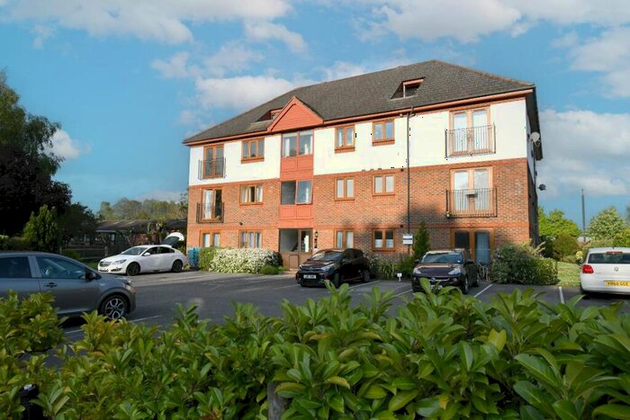 2 Bedroom Apartment To Rent In Maidenbower, Crawley, RH10
