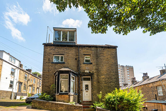 4 Bedroom Terraced House For Sale In All Souls Road, Halifax, HX3
