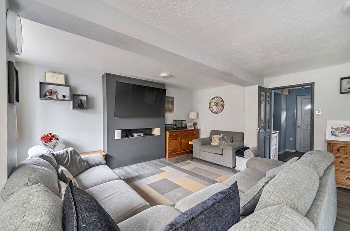 4 Bedroom Detached House For Sale In Finch Close, Shepton Mallet, BA4