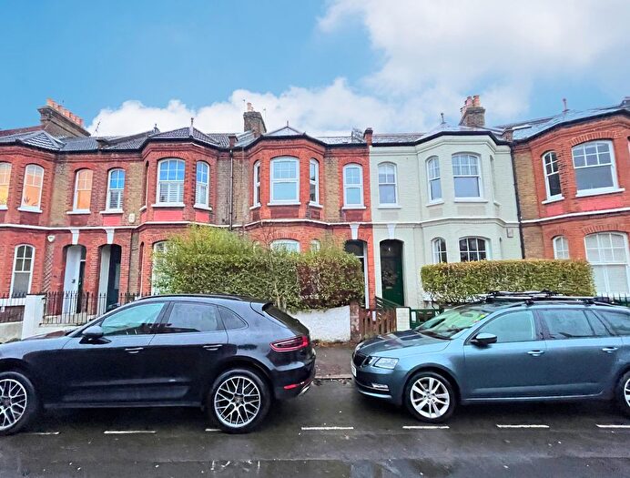 3 Bedroom Flat For Sale In First Floor Flat, Thorncliffe Road, Brixton, London, SW2
